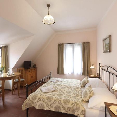 Penzion Na 15. Poledníku Hotel Jindřichŭv Hradec Exterior foto