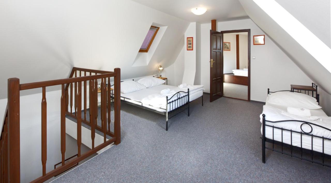 Penzion Na 15. Poledníku Hotel Jindřichŭv Hradec Exterior foto