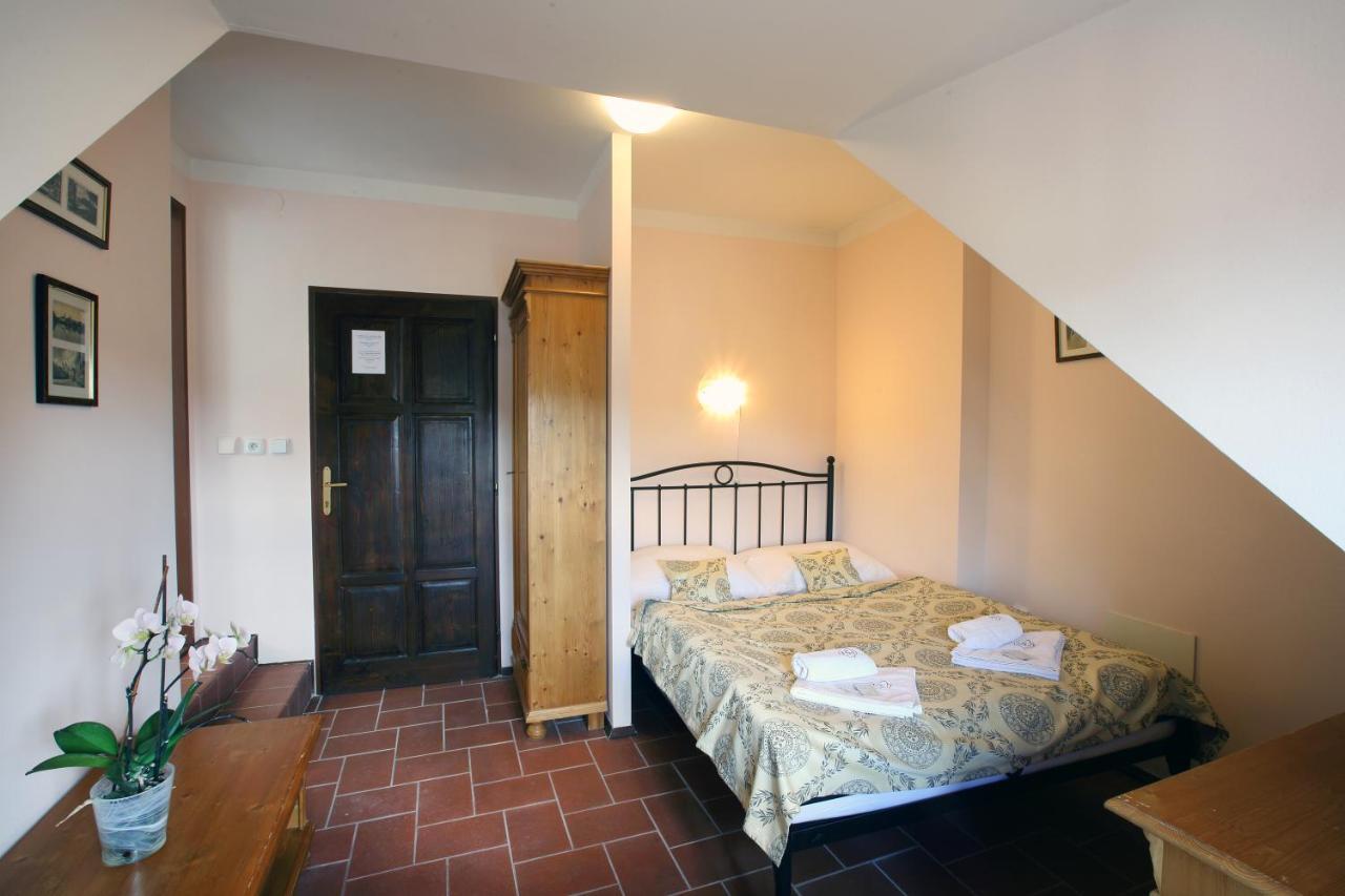 Penzion Na 15. Poledníku Hotel Jindřichŭv Hradec Exterior foto