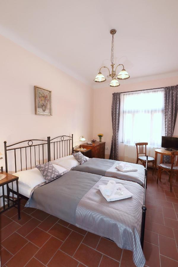 Penzion Na 15. Poledníku Hotel Jindřichŭv Hradec Exterior foto